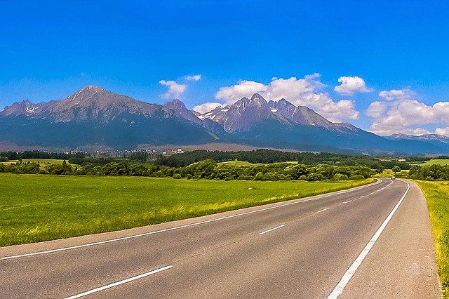 pohled na Vysoké Tatry od silnice